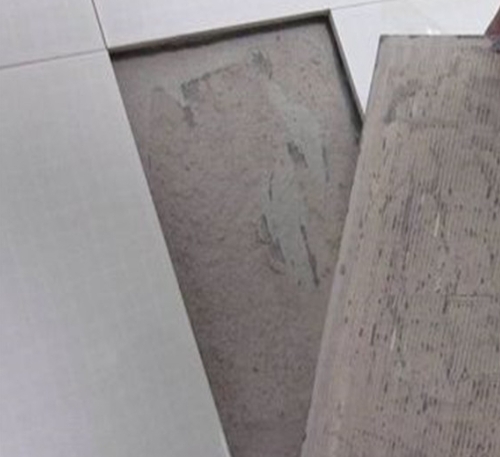 兴平瓷砖空鼓维修公司分享瓷砖铺贴时如果打浆（即涂抹在瓷砖背面和基层上的砂浆或瓷砖胶）过少，会带来以下问题